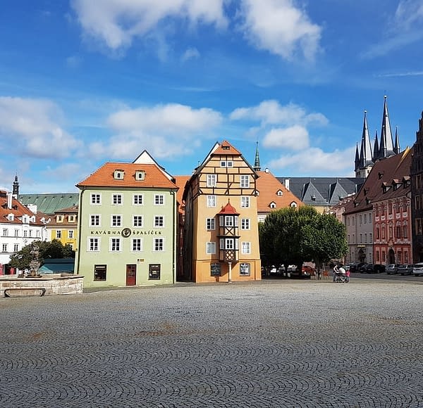 Cheb überrascht! Zwischen Krajinka Park & mittelalterlichen Gassen